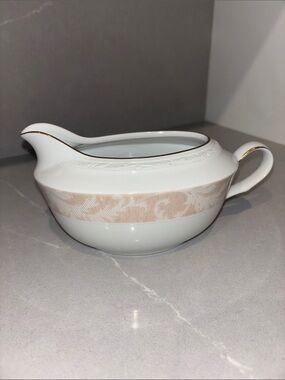 Noritake White Scapes Oakleigh Pattern: 4082 Creamer Vintage 90s